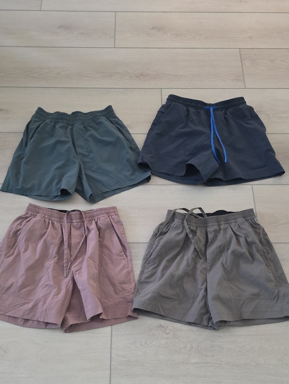 Lululemon Lot Men's Casual Drawstring Shorts Four Pairs Size Small
